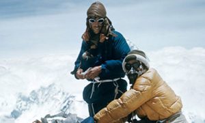 ¿Por qué es esencial el equipo de nieve en el monte Everest?